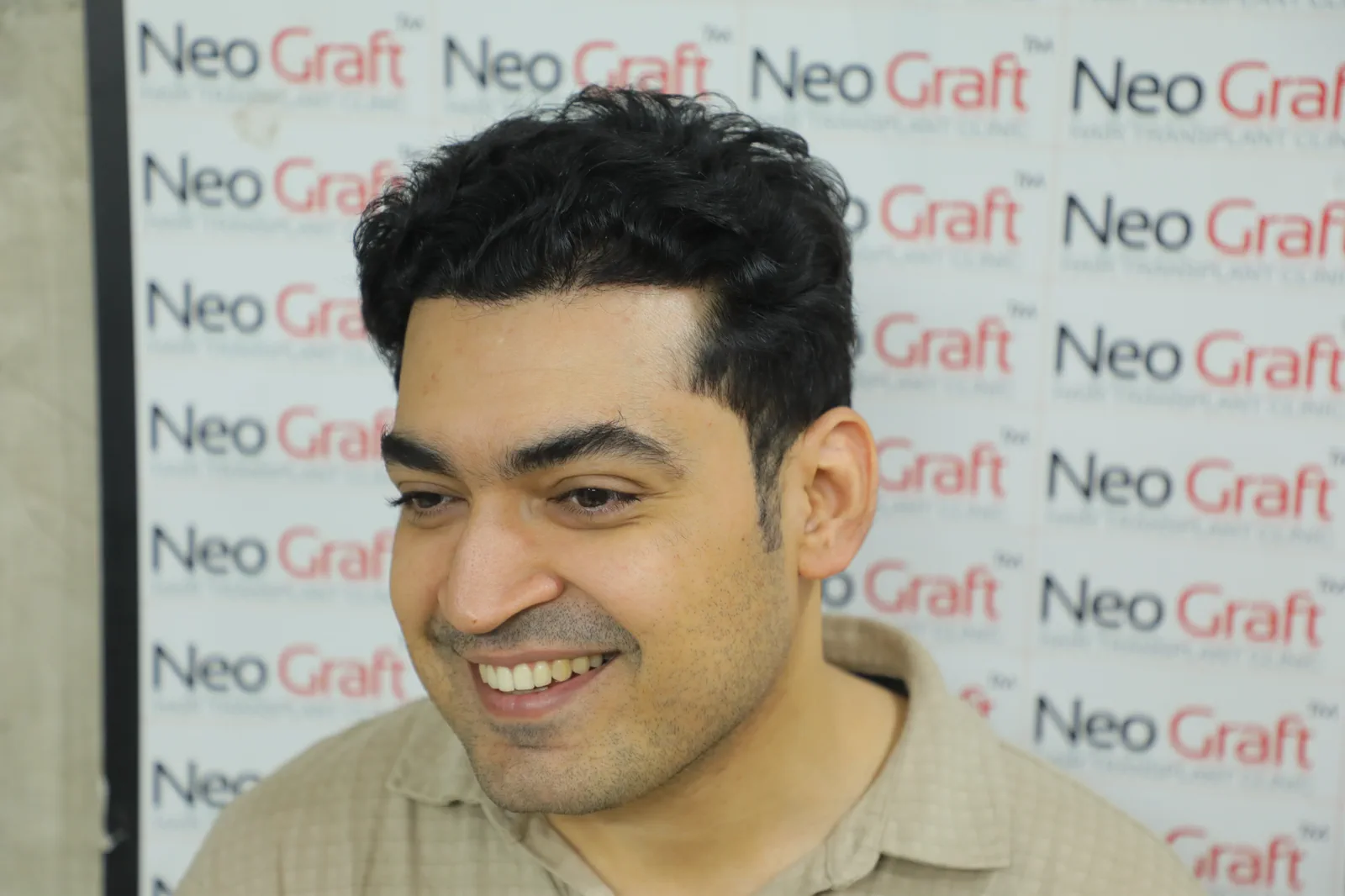 2500-graft NeoDHT® client story — result angle 2